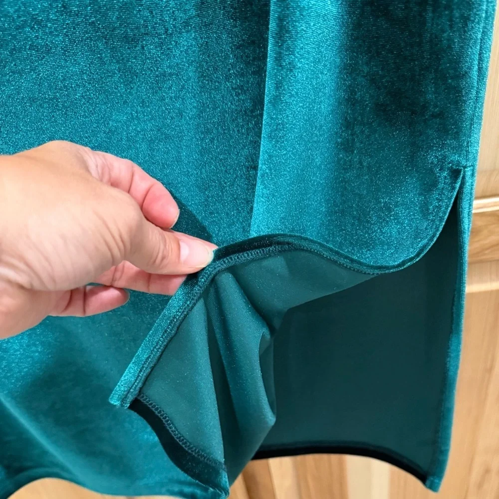 Stunning Halogen Emerald Green Velvet Midi Skirt Feminine Holiday Festive Party